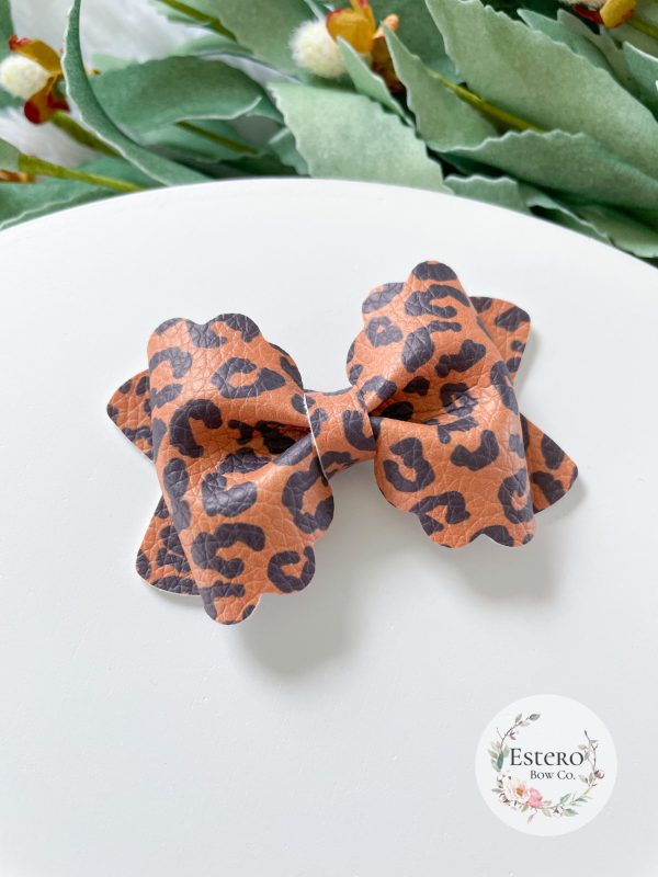 2.5” Scalloped Pinch Leopard Print Hair Bow