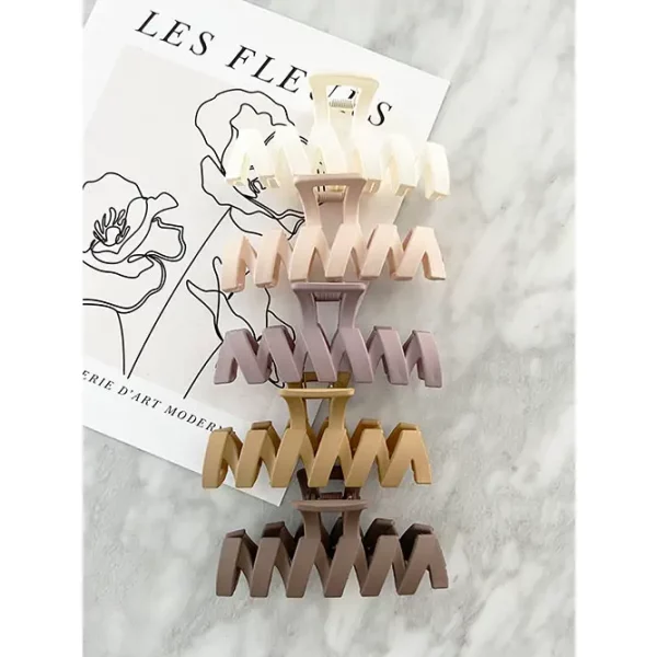 Zigzag 4.5" Matte Hair Claw | LoveLina - Image 3